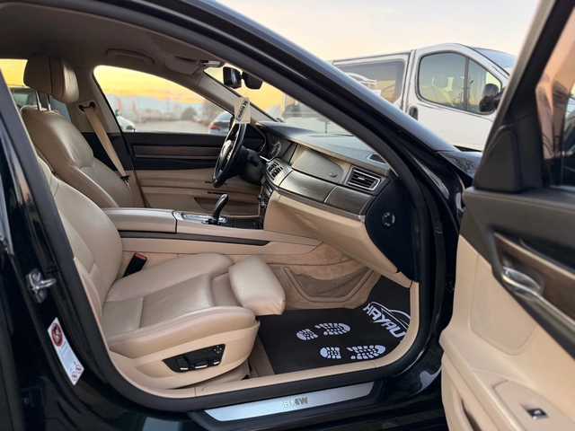 BMW 730 d= Sport= Distronic= Keyless= Soft Close= - автомобили, коли, обяви за нови и употребявани 10