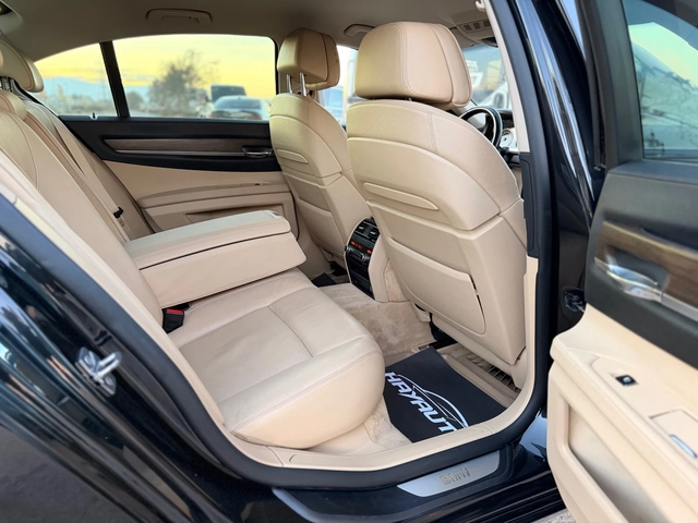 BMW 730 d= Sport= Distronic= Keyless= Soft Close= - автомобили, коли, обяви за нови и употребявани 12