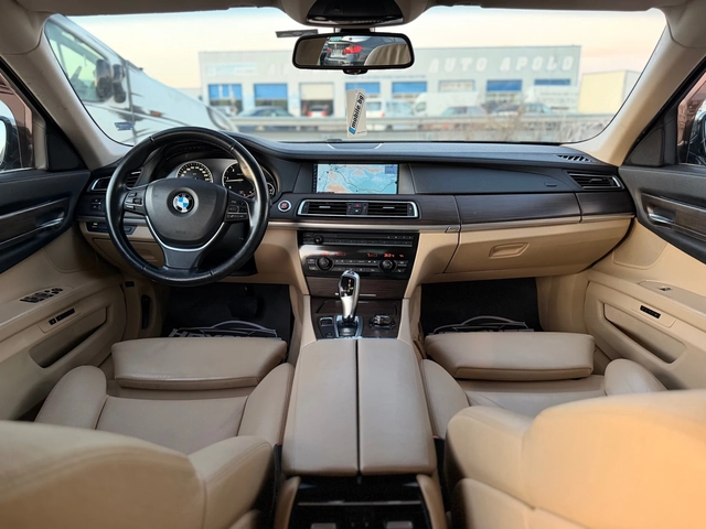 BMW 730 d= Sport= Distronic= Keyless= Soft Close= - автомобили, коли, обяви за нови и употребявани 9