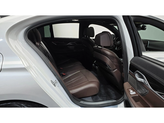 BMW 730 - автомобили, коли, обяви за нови и употребявани 9