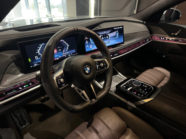 BMW 740 d xDrive M pro TV - автомобили, коли, обяви за нови и употребявани 7