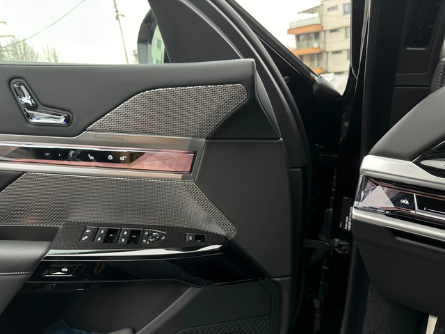 BMW 740 xd M Black Pack B&W Theater Screen Automatic Doors - автомобили, коли, обяви за нови и употребявани 6