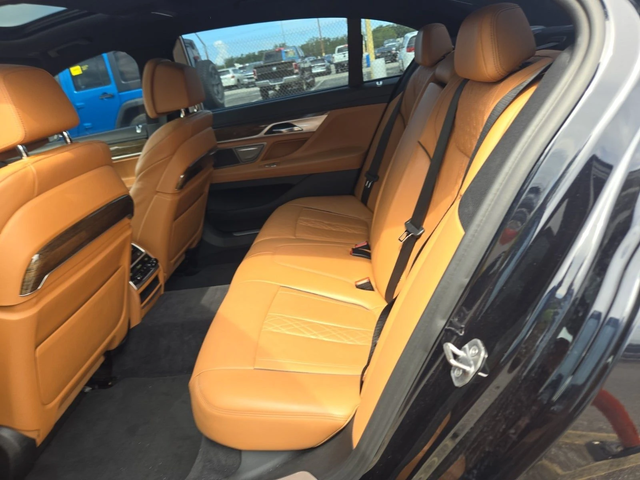 BMW 740 L M PACK FULL MAX* HARMAN* ASSISTANT* ПАНО* 360* - автомобили, коли, обяви за нови и употребявани 11