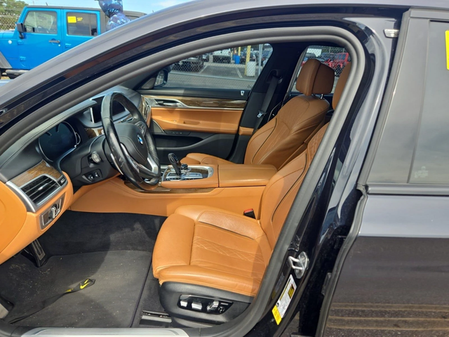 BMW 740 L M PACK FULL MAX* HARMAN* ASSISTANT* ПАНО* 360* - автомобили, коли, обяви за нови и употребявани 6