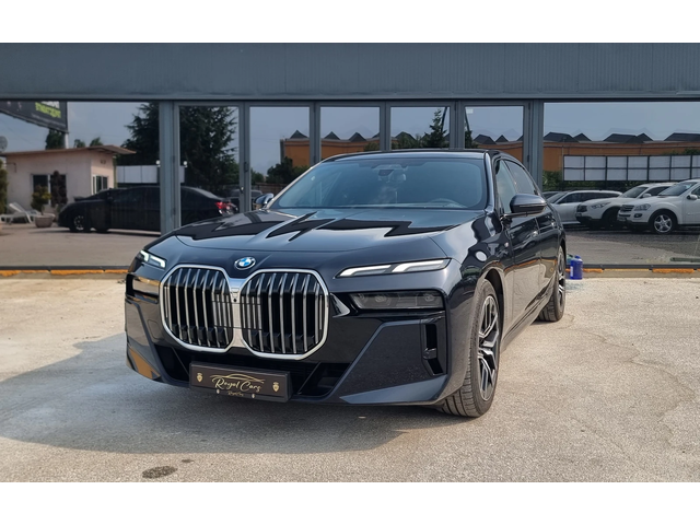 BMW 740 * INDIVIDUAL* Xdrive* Mpack* Head up* Distr* B&W* - автомобили, коли, обяви за нови и употребявани 0