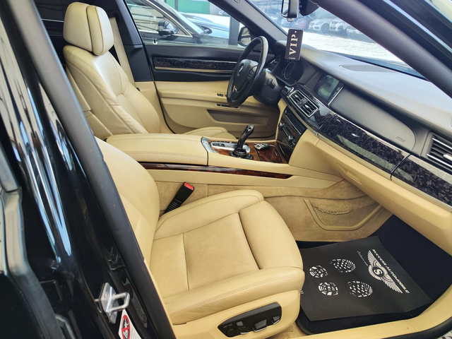 BMW 740 MPAK* 360CAM* CARBON* ALCANTAR* PODGREV* OBDUH* FA - автомобили, коли, обяви за нови и употребявани 8