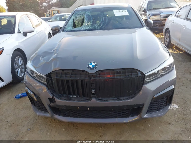 BMW 740 I / LONG / M-PACK / 360 / ОБДУХВАНЕ - автомобили, коли, обяви за нови и употребявани 1