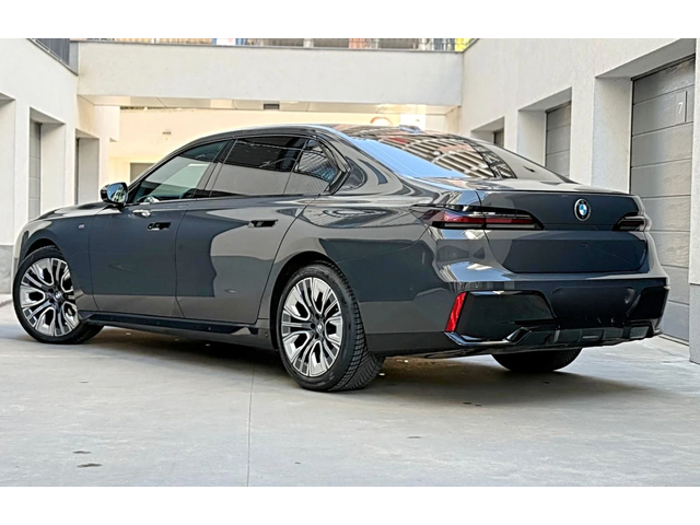 BMW 740 BMW 740 B&W* TV* LASER* SKY* CHAUFFEUR* FULL MAXX - автомобили, коли, обяви за нови и употребявани 9