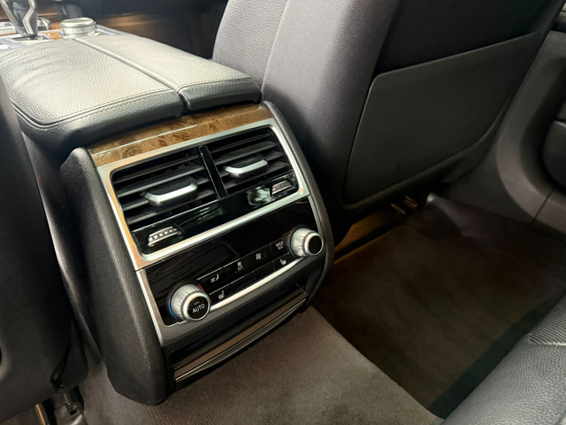 BMW 740 ОЧАКВАН ВНОС BMW 740d M Sport* LASER* 360* H - автомобили, коли, обяви за нови и употребявани 10