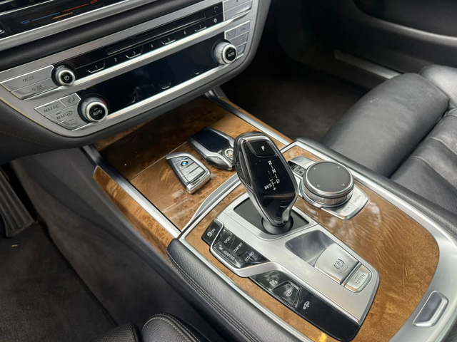 BMW 740 ОЧАКВАН ВНОС BMW 740d M Sport* LASER* 360* H - автомобили, коли, обяви за нови и употребявани 11