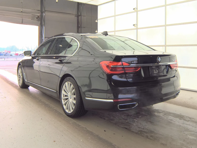BMW 740 i xDrive - автомобили, коли, обяви за нови и употребявани 5