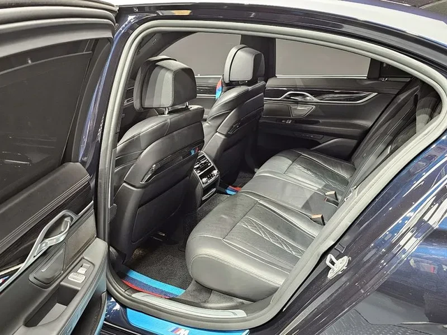 BMW 740 D xDrive M Sports - автомобили, коли, обяви за нови и употребявани 11