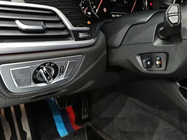 BMW 740 D xDrive M Sports - автомобили, коли, обяви за нови и употребявани 15