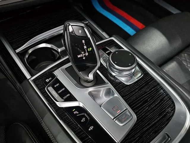 BMW 740 D xDrive M Sports - автомобили, коли, обяви за нови и употребявани 8