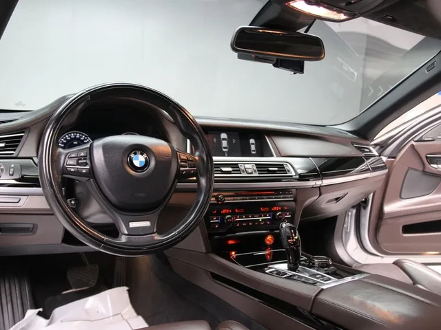 BMW 740 D xDrive Individual - автомобили, коли, обяви за нови и употребявани 12