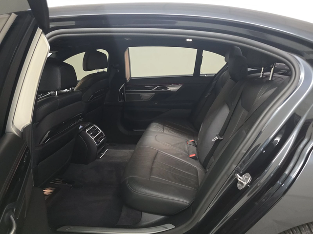 BMW 740 M* SPORT* HARMON* KARDON* ХЕДЪП* LANE* ASSIST* - автомобили, коли, обяви за нови и употребявани 11