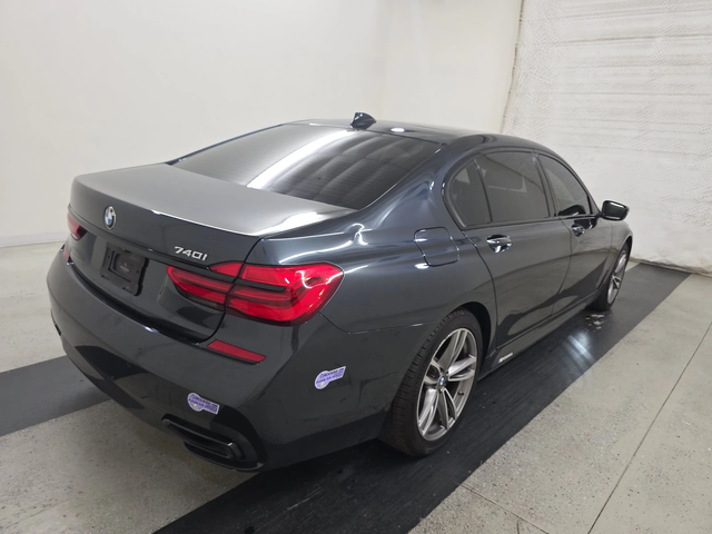 BMW 740 M* SPORT* HARMON* KARDON* ХЕДЪП* LANE* ASSIST* - автомобили, коли, обяви за нови и употребявани 1