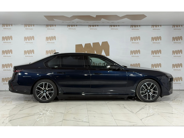 BMW 740 d xDrive* M-Sport* Bowers* SkyLounge* Massage* HuD - автомобили, коли, обяви за нови и употребявани 1