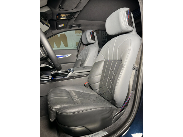 BMW 740 d xDrive* M-Sport* Bowers* SkyLounge* Massage* HuD - автомобили, коли, обяви за нови и употребявани 7