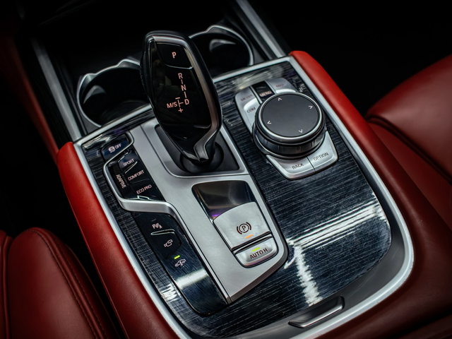 BMW 700 i* Carbon Core* ПЪЛЕН M ПАКЕТ* МАСАЖИ* ОБДУХВАНЕ* - автомобили, коли, обяви за нови и употребявани 10