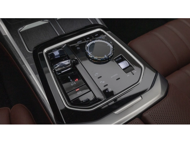 BMW 700 M SPORT | XDRIVE - автомобили, коли, обяви за нови и употребявани 6