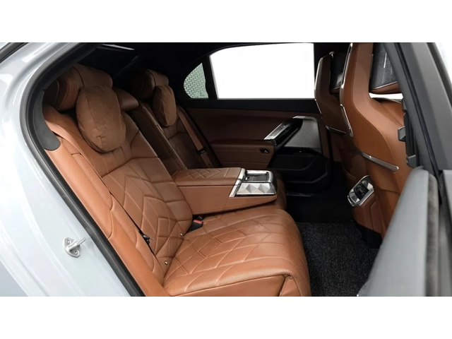 BMW 740 - автомобили, коли, обяви за нови и употребявани 11