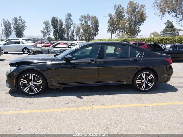 BMW 740 M PACK* HEADUP* HARMAN KARDON* ВАКУМ* ADAPTIVE LED - автомобили, коли, обяви за нови и употребявани 13