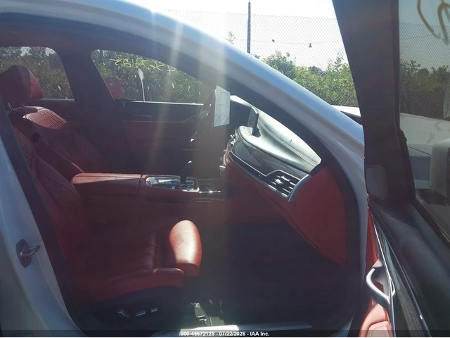 BMW 740 E xDrive PERFORMANCE* M SPORT* HEAD UP* PANO - автомобили, коли, обяви за нови и употребявани 4