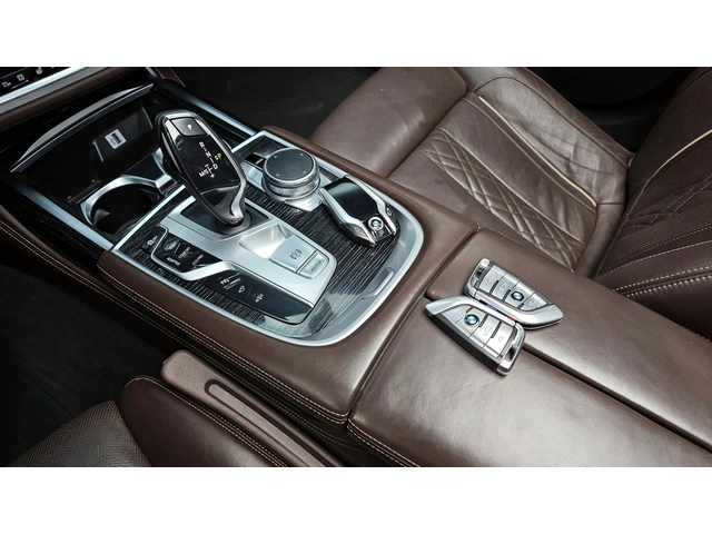 BMW 740 d xDrive M Sport - автомобили, коли, обяви за нови и употребявани 8