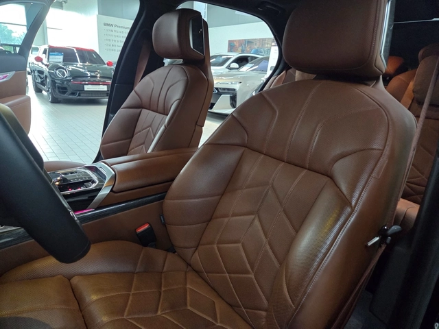 BMW 740 d xDrive M Sport - автомобили, коли, обяви за нови и употребявани 4