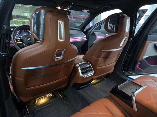 BMW 740 d xDrive M Sport - автомобили, коли, обяви за нови и употребявани 6