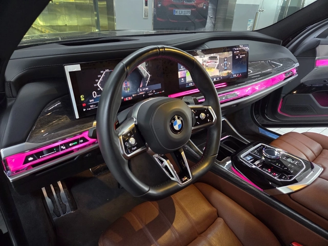 BMW 740 d xDrive M Sport - автомобили, коли, обяви за нови и употребявани 7