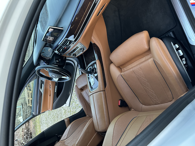 BMW 740 i Long M-pack Nappa Carbon Core - автомобили, коли, обяви за нови и употребявани 8