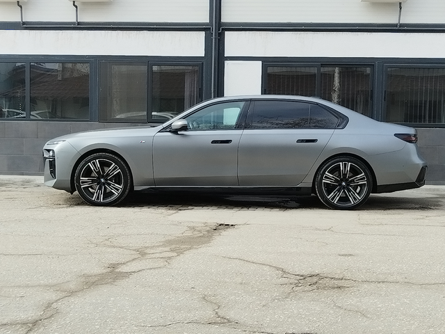 BMW 740 X Drive - автомобили, коли, обяви за нови и употребявани 3