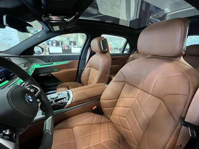 BMW 740d 740d xDrive - автомобили, коли, обяви за нови и употребявани 5