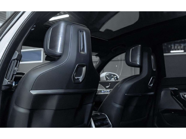 BMW 740d 740d xDrive M Pack - автомобили, коли, обяви за нови и употребявани 12