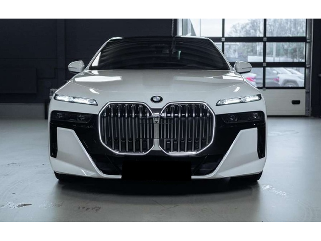 BMW 740d 740d xDrive M Pack - автомобили, коли, обяви за нови и употребявани 1