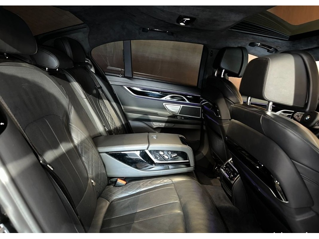 BMW 740d 740d xDrive M-Pack - автомобили, коли, обяви за нови и употребявани 9