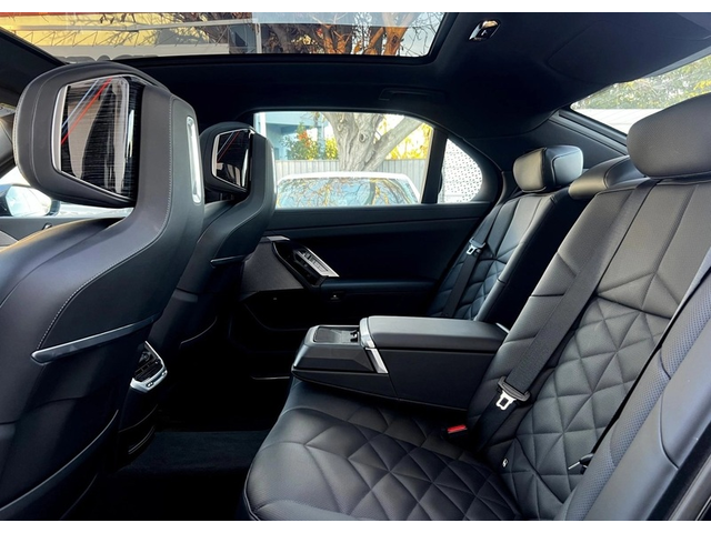 BMW 740d 740d xDrive M-Sport - автомобили, коли, обяви за нови и употребявани 8