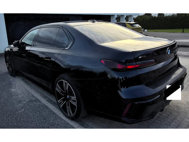 BMW 740d 740d xDrive M-Sport - автомобили, коли, обяви за нови и употребявани 1