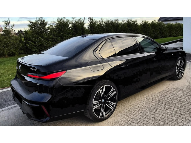 BMW 740d 740d xDrive M-Sport - автомобили, коли, обяви за нови и употребявани 2