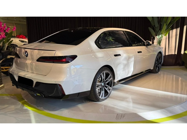 BMW 740d 740d xDrive M-Sport Pack - автомобили, коли, обяви за нови и употребявани 1