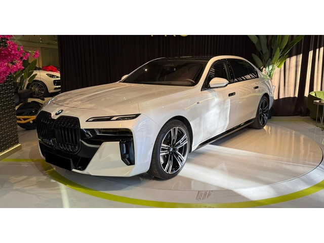 BMW 740d 740d xDrive M-Sport Pack - автомобили, коли, обяви за нови и употребявани 3