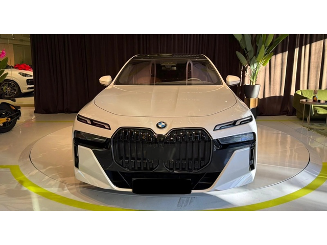 BMW 740d 740d xDrive M-Sport Pack - автомобили, коли, обяви за нови и употребявани 5