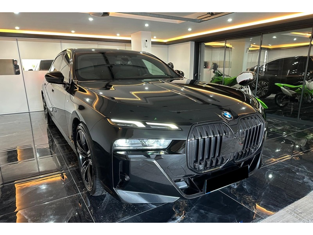 BMW 740d 740d xDrive M-Sport paket - автомобили, коли, обяви за нови и употребявани 2