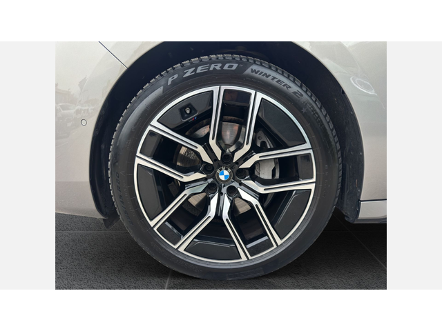 BMW 740d xDrive - автомобили, коли, обяви за нови и употребявани 4