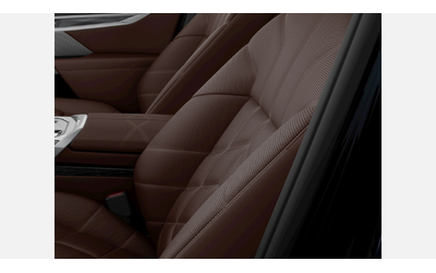 BMW 740d xDrive Sedan - автомобили, коли, обяви за нови и употребявани 7