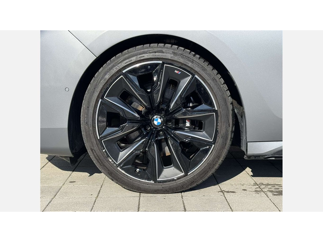 BMW 740d xDrive Sedan - автомобили, коли, обяви за нови и употребявани 4