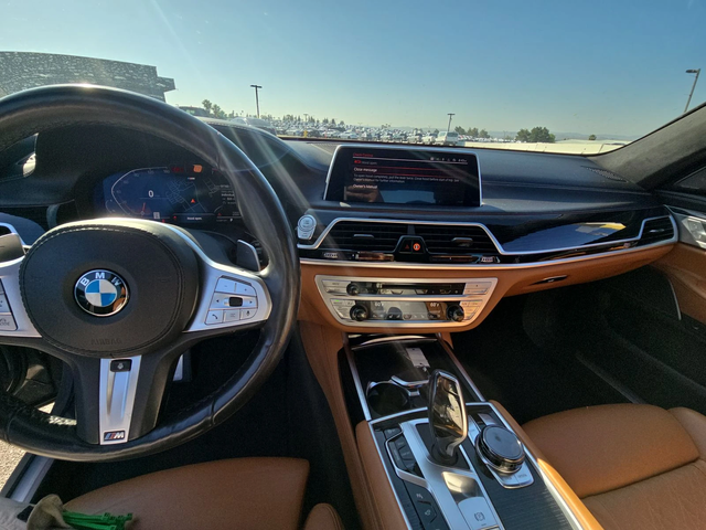 BMW 750 M-PACK* LASERLIGHT* DISTRO* HEADUP* МАСАЖ* ОБДУХ* - автомобили, коли, обяви за нови и употребявани 6