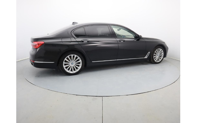 BMW 750 - автомобили, коли, обяви за нови и употребявани 10